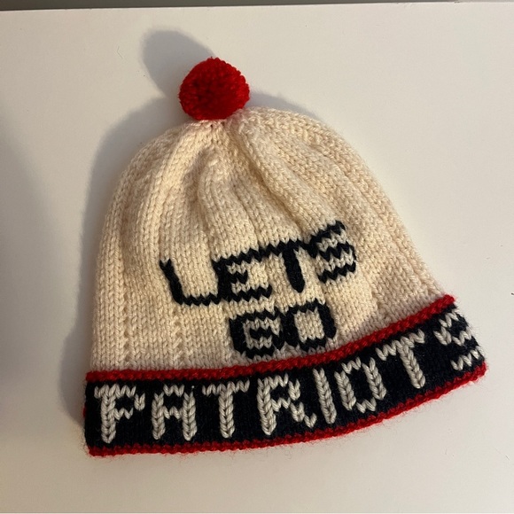 Unique Knit Patriots Football Beanie Winter Hat - Picture 1 of 4